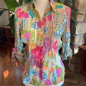 Caviar Crinkle Fabric Floral Button Down
Blouse Size M
